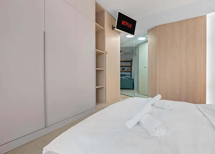 Stylish 2Br Apartment With Skyline View On Calea Victoriei *